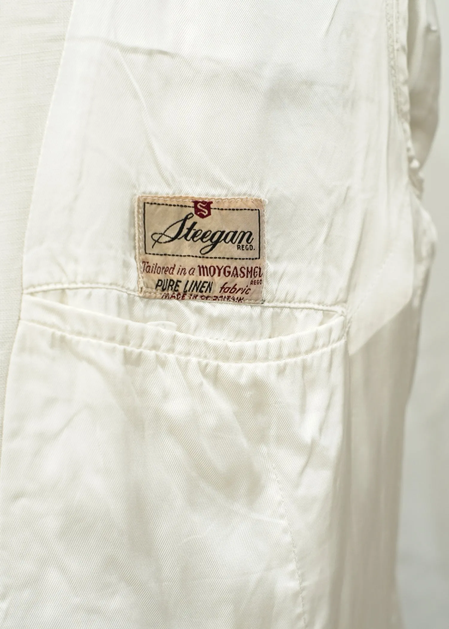1940s Vintage White Linen Shawl Collar Tuxedo Dinner Jacket • 38R Chest