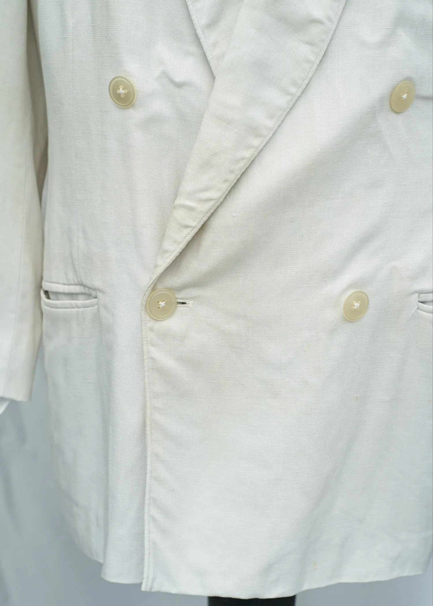 1940s Vintage White Linen Shawl Collar Tuxedo Dinner Jacket • 38R Chest
