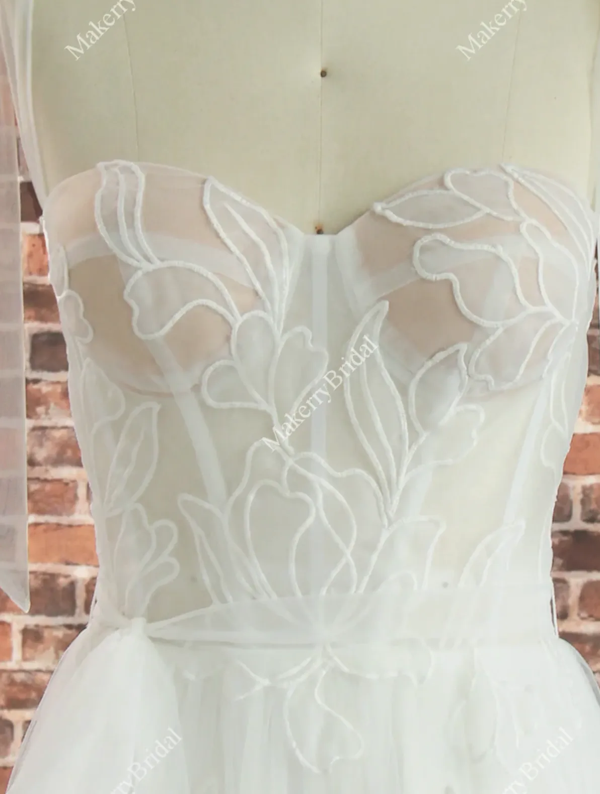 Dreamy Sweetheart Embroidery Lace Wedding Dress